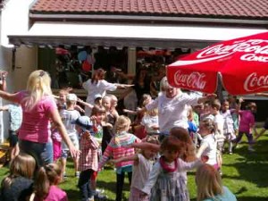 Vorführung der Kinder beim Jubiläums-Sommerfest